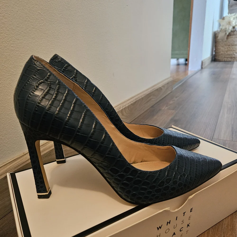 White House Black Market Blue Croc-Embossed Heels - Picture 5 of 11